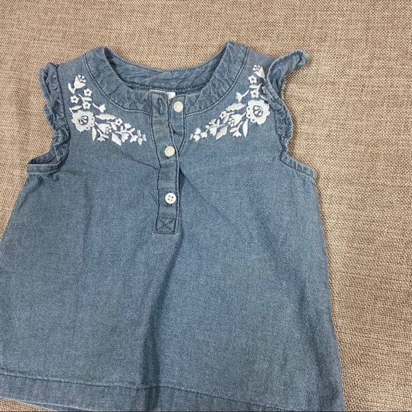 Carter’s Two Piece Outfit - Picture 3 of 6